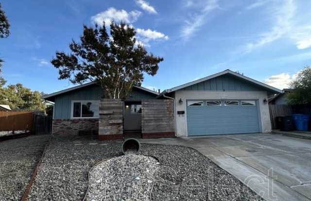 710 Compass Ct - 710 Compass Court, Vacaville, CA 95687