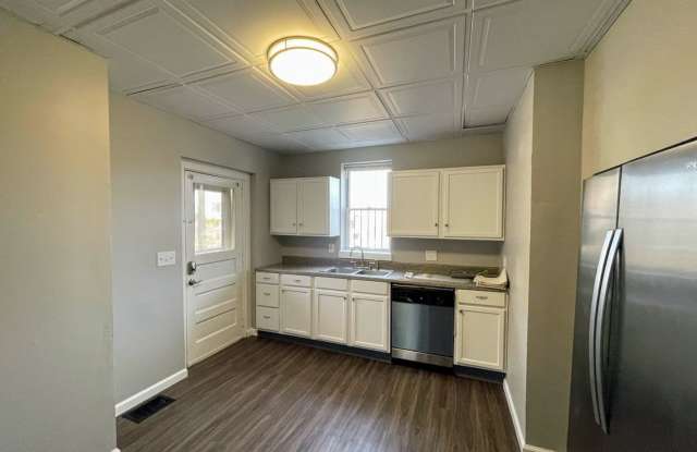 4 bed 2 bath - newly updated top to bottom, central air, on site laundry, OFF STREET PARKING - 3707 Orpwood Street, Pittsburgh, PA 15213