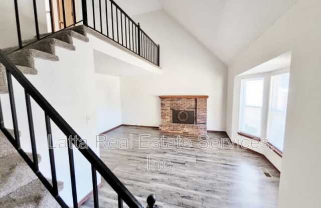 324 NW Millstone Cir Gallery 4