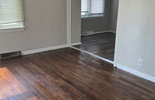 910 East 48th Place photos photos