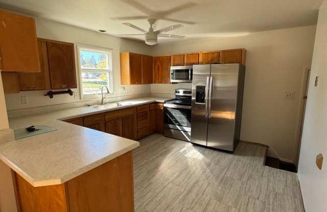 50% OFF FIRST MONTHS RENT - Cozy Home - 1825 12th Avenue South, Great Falls, MT 59405