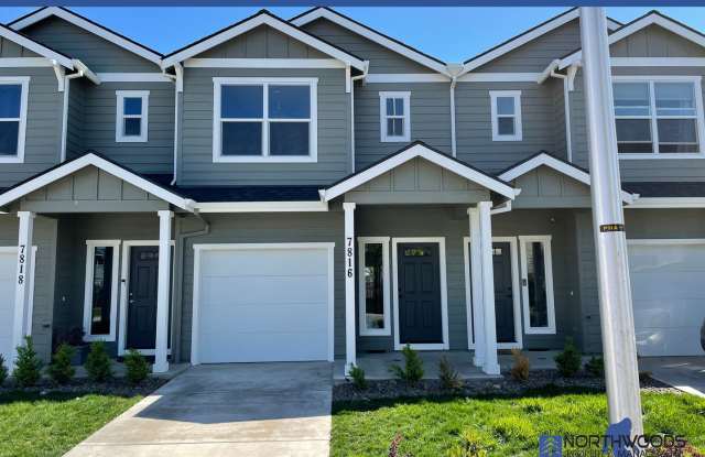 Gorgeous 2 Bedroom 2.5 Bath Townhome in White City photos photos