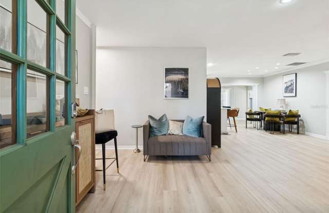 2302 S ARRAWANA Avenue Gallery 3