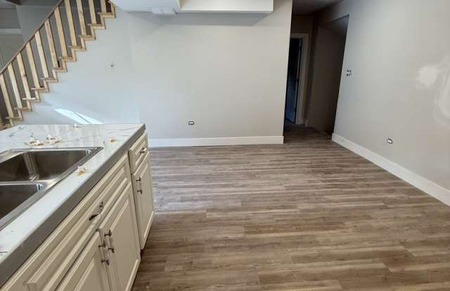 16901 Crane Avenue Gallery 3