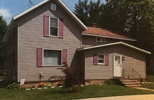 1004 S River St - 1004 South River Street, Shawano, WI 54166