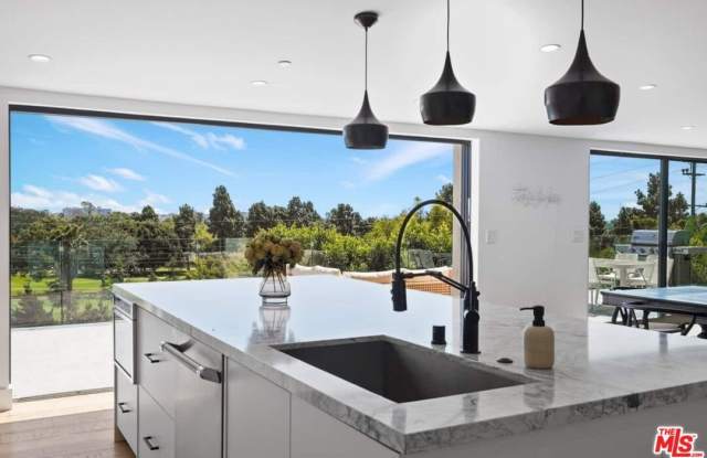 1812 Navy St - 1812 Navy Street, Santa Monica, CA 90405
