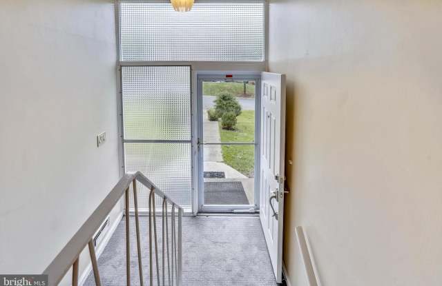 6048 ROSSMORE DR Gallery 2
