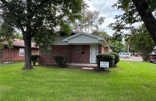 Discover a conveniently located 3-bedroom, 2-bathroom house in Russellville, AR Gallery 4