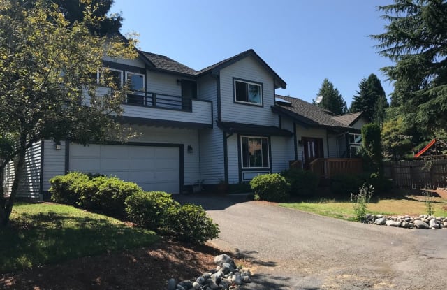 17424 NE 38th St - 17424 Northeast 38th Street, Redmond, WA 98052