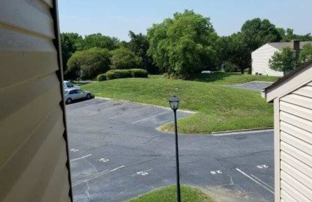 Beautiful 1 Bed 1 Bath Condo/Town Home For Rent In Carmel Village in Charlotte, NC Gallery 2