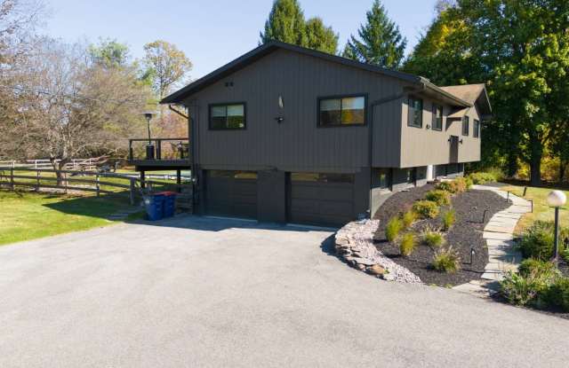 1473 Hollow Road Gallery 2