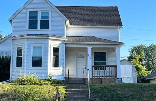 2 Bedroom 1.2 bath in Moline - 201 16th Avenue, Moline, IL 61265