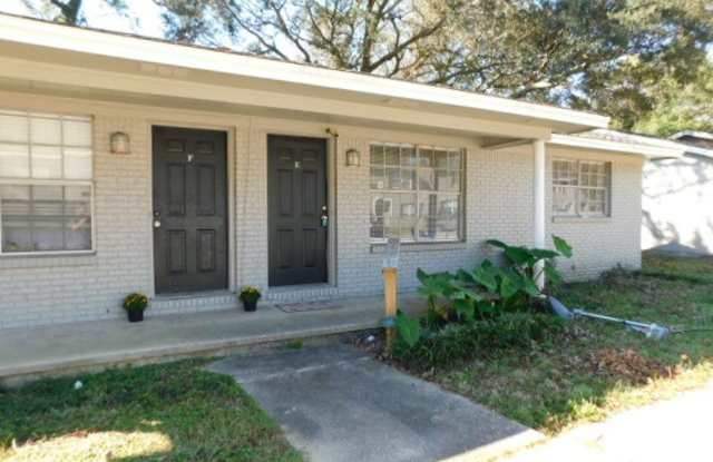 2 bedroom 1 bath duplex available for rent! photos photos