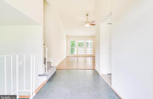 1908 WOODGATE LN Gallery 3