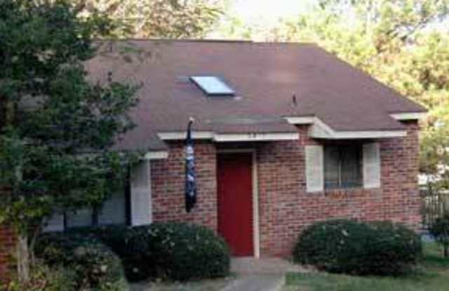 2 Bedrooms / 1.5 Bathrooms ~ Crossroads Area ~ photos photos