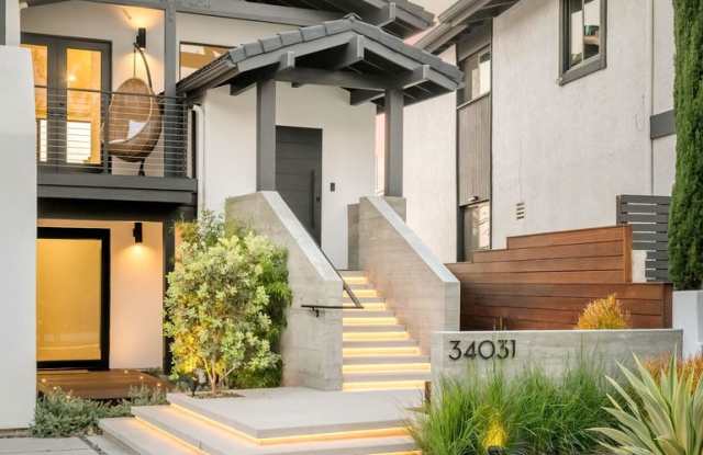 The Ultimate Dana Point Luxury Escape! Modern Coastal Masterpiece in the Heart of the Lantern District Gallery 4