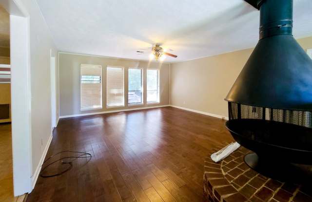 305 Valleyvue Court Gallery 3