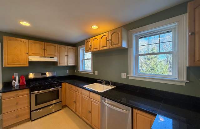 Move-In Ready Townhouse in North Billerica – Unbeatable Transit Access! - 4 Wilson Street, Middlesex County, MA 01862