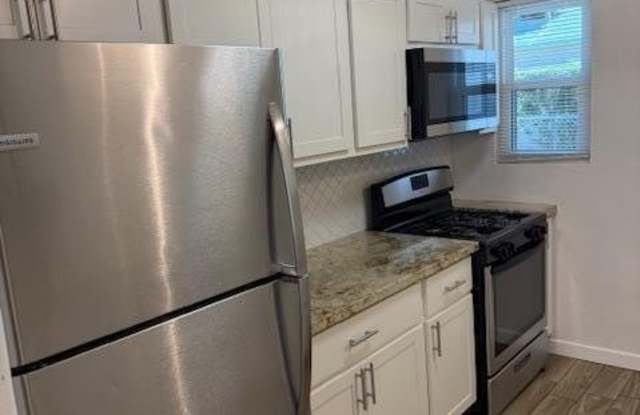 2537 E Clarendon Avenue unit: Apt 2 photos photos