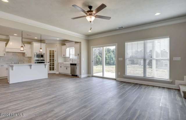 1649 Pine Ridge Drive N Gallery 3