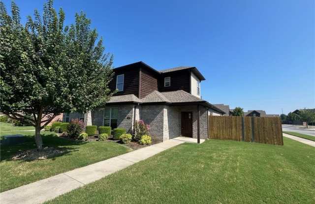 3100  SW Warberry  AVE - 3100 Southwest Warberry Avenue, Bentonville, AR 72713