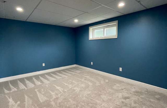 SPACIOUS FAMILY HOME! NEXT DOOR TO AMANDA ARNOLD ELEMENTARY! Gallery 3