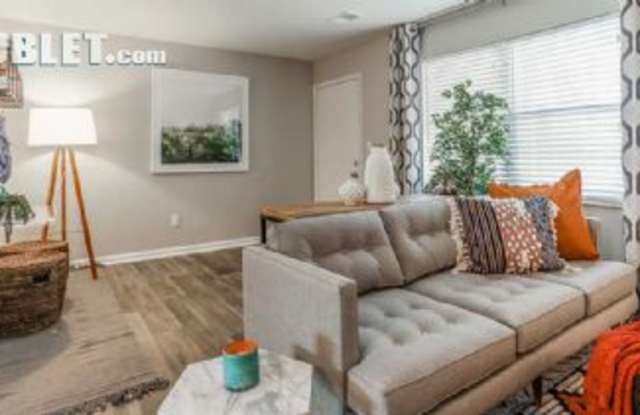 7712 Charles St. Apt Q - 7712 Charles Street, Lenexa, KS 66216