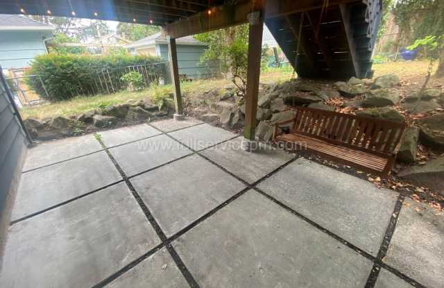 Spacious 1BR + Bonus Room | 1,200 SF | Yard & Patio | Dog Friendly Gallery 4