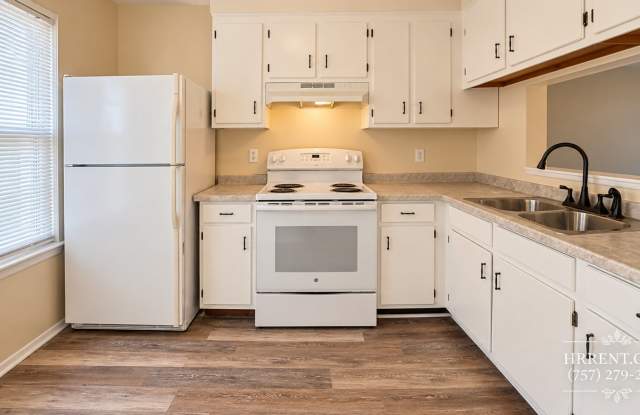 A Spacious 2 Bedroom 2.5 Bathroom Townhouse located in the Salem area of Virginia Beach, VA! Gallery 3