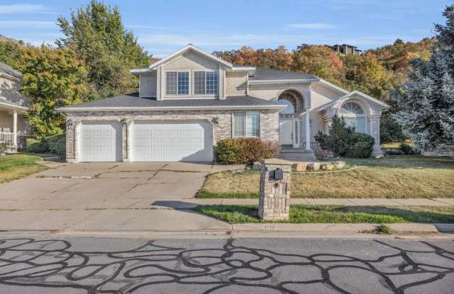 Spacious 5 Bedroom Home in Great Neighborhood in Layton! photos photos