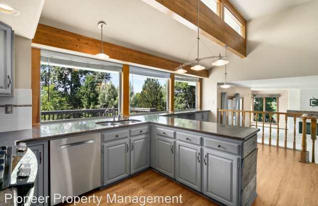 10235 Newton Ct Gallery 4