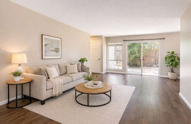 7 Bed 3 Bath House on Tipton- Great for Big Groups!! photos photos