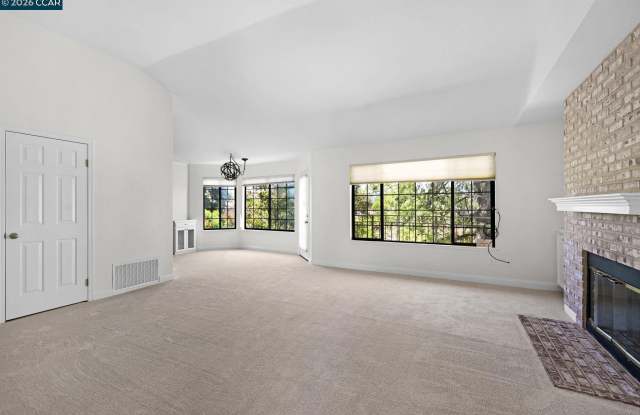 5012 Lakeview Dr. #201 Gallery 4