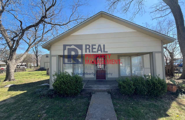 Charming 2-Bedroom Home for Rent in Tolar, TX! photos photos