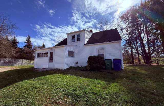 4 Bedroom, 1 Bath House Gallery 3
