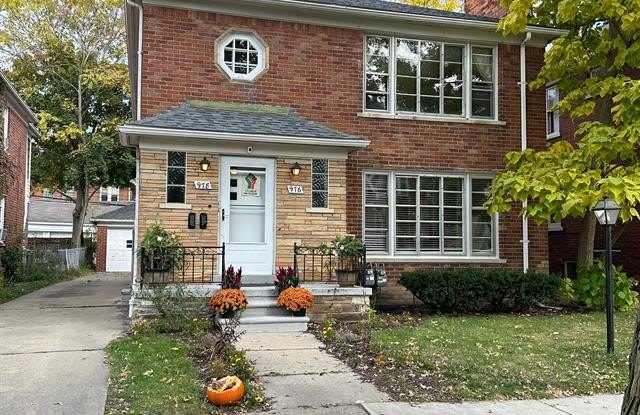 976 BEACONSFIELD Avenue - 976 Beaconsfield Avenue, Grosse Pointe Park, MI 48230