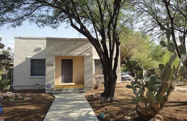 3 Bed 2 bath home PERFECT for U of A Students, Faculty and Staff! photos photos