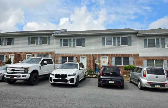 2-Bedroom Townhouse w Fenced Patio, Off-Street Parking, and Easy Commute photos photos