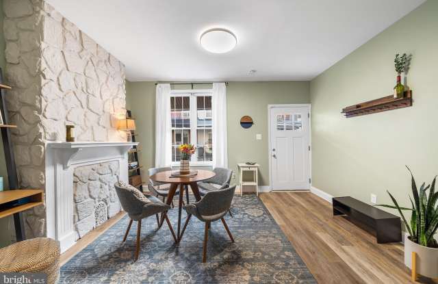 1542 N HOLLYWOOD Street photos photos