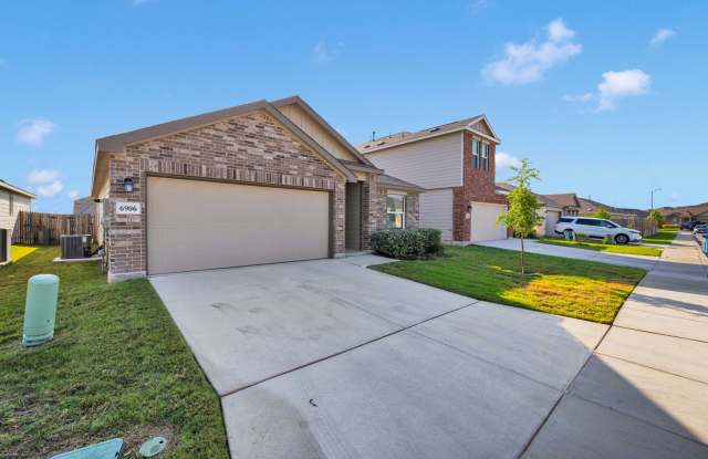 Charming 3-Bedroom Home in the Desirable Silos Community Gallery 3