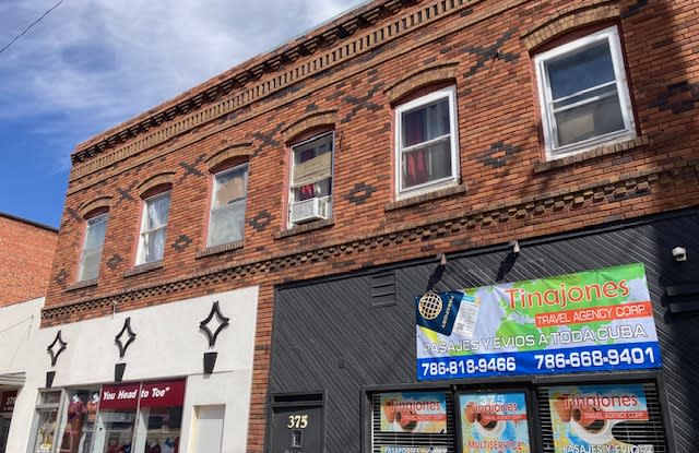 375 North Walnut Street - 2 photos photos