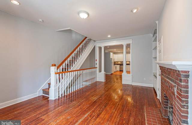 2524 CARPENTER STREET Gallery 2