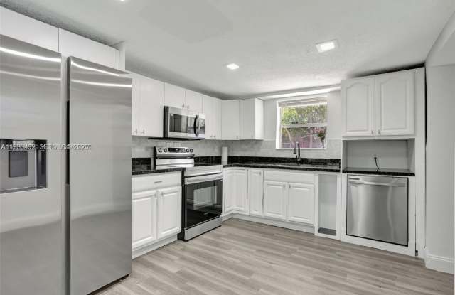 2701 NW 18th Ter photos photos