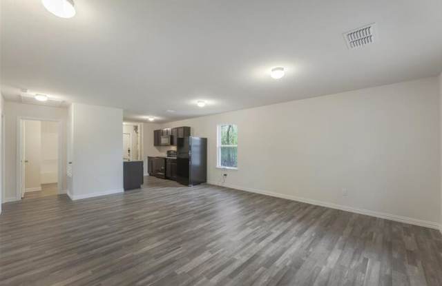 3610 Kenilworth Street Gallery 2