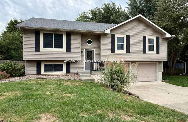 Beautiful 3 Bedroom Home in Raymore Gallery 1