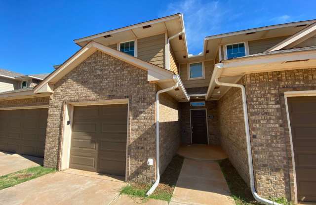 3 Bedroom 2 Bath 2 Car Garage Duplex In Moore! Priced To Go Fast!!!1 photos photos