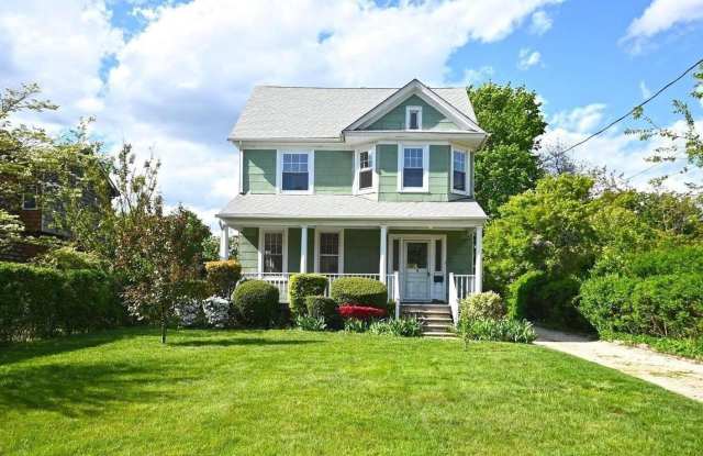 21 Arrandale Avenue - 21 Arrandale Avenue, Great Neck, NY 11024