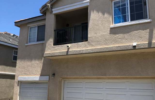 Upgraded 2 bedroom 2 bath condo in great community of Otay Ranch/Eastlake - 1473 Trouville Lane, Chula Vista, CA 91913