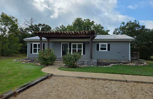 College Station (Karnes City Cottages) - 3 Bedroom - 2 Bath - House - West of Easterwood Airport Gallery 1