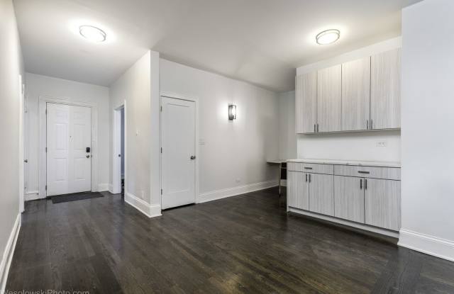 5459 S Ingleside Avenue Gallery 4